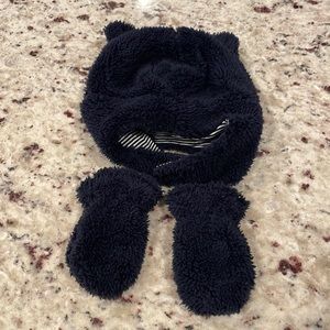 The Children’s Place infant hat and mittens set